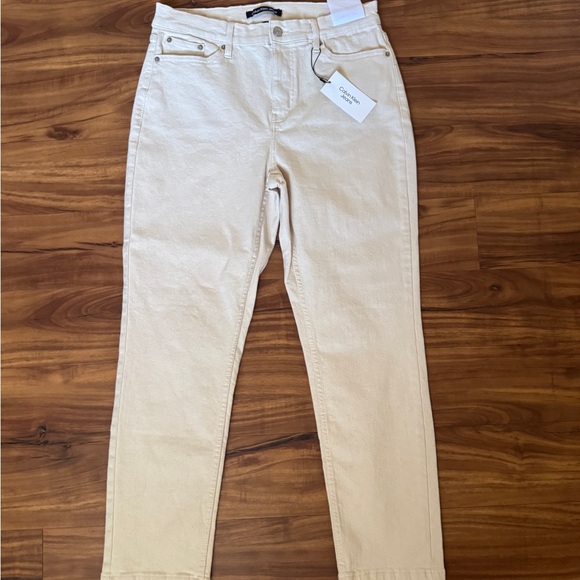Calvin Klein Women's Straight Leg Cream Jeans - Picture 2 of 4